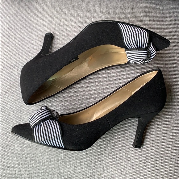 Caparros Black Pumps with Bows Sz 6 - Picture 3 of 8